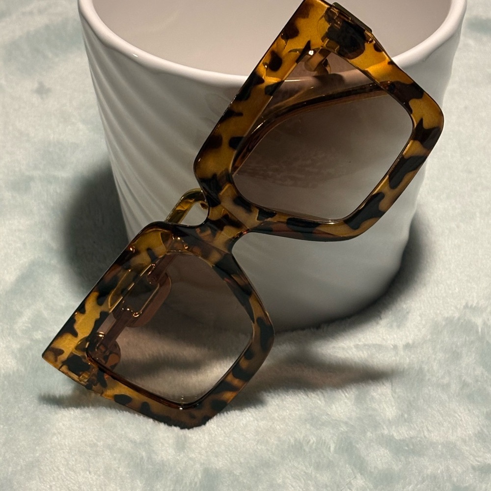 Tortoise Shell Square Sunglasses